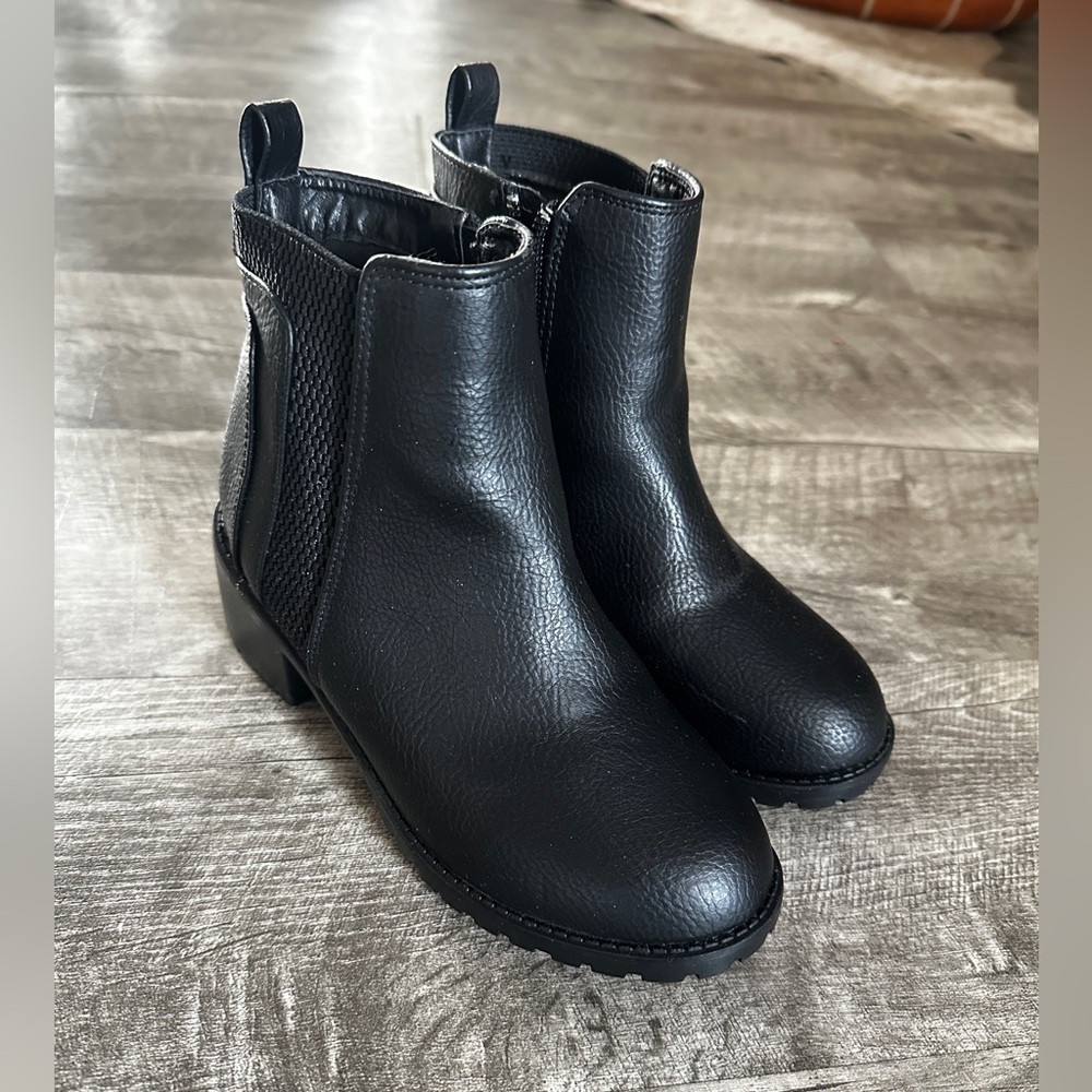 Girls Black ankle chelsea boots